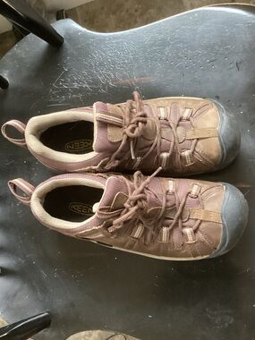 Keen Brown and Pink Lace-Up Athletic Shoes